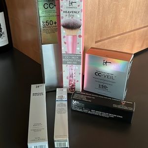 New! It Cosmetics assortment pack.